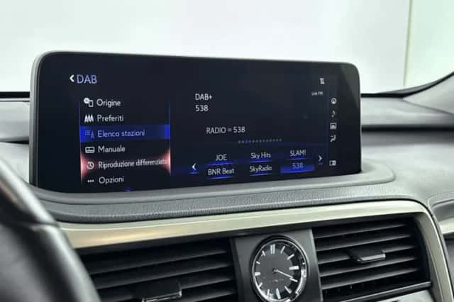 Lexus RX (2022) thumbnail 9