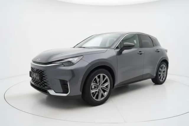 Lexus LBX (2024) thumbnail 1