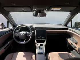 Lexus LBX (2024) thumbnail 4
