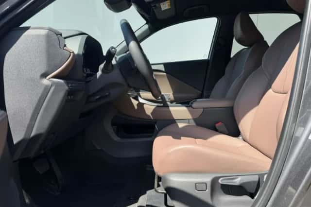 Lexus LBX (2024) thumbnail 5
