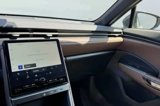 Lexus LBX (2024) thumbnail 9