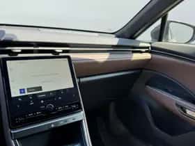 Lexus LBX (2024) thumbnail 9