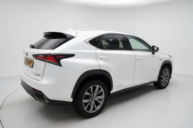 Lexus NX (2020) thumbnail 2