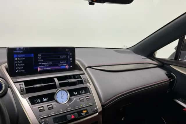 Lexus NX (2020) thumbnail 13