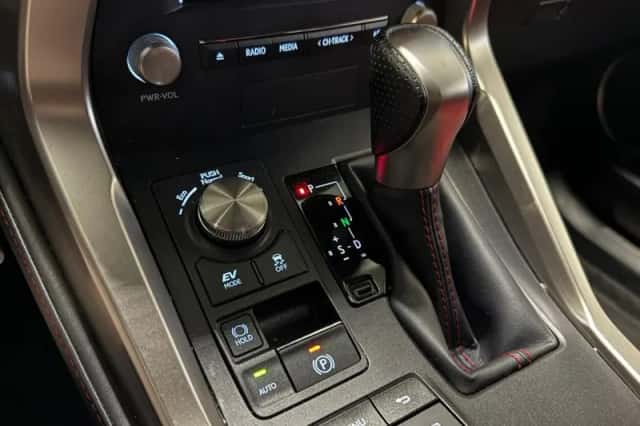 Lexus NX (2020) thumbnail 18