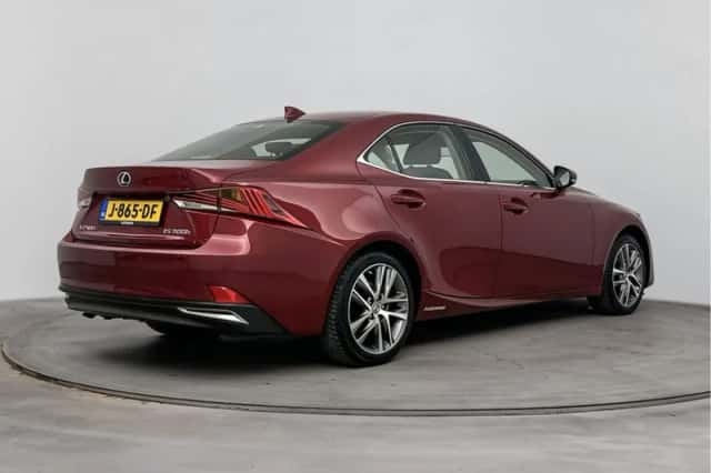 Lexus IS (2020) thumbnail 2