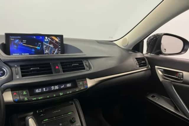 Lexus CT (2019) thumbnail 11