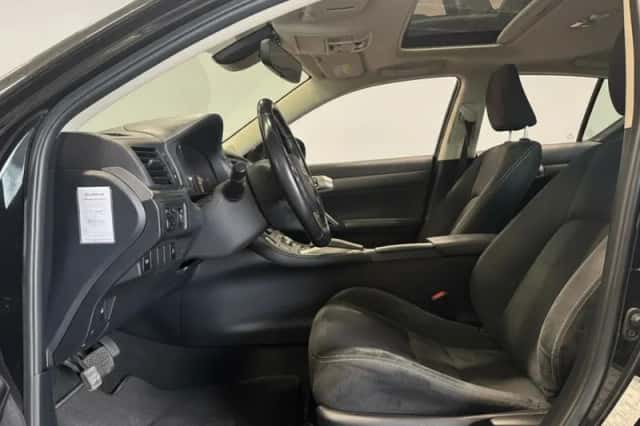 Lexus CT (2019) thumbnail 6