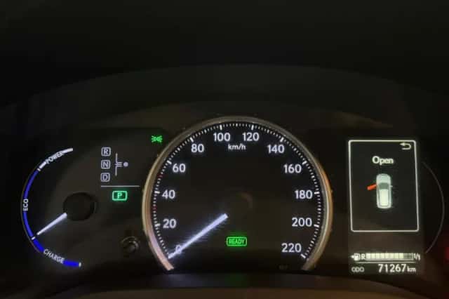 Lexus CT (2019) thumbnail 10