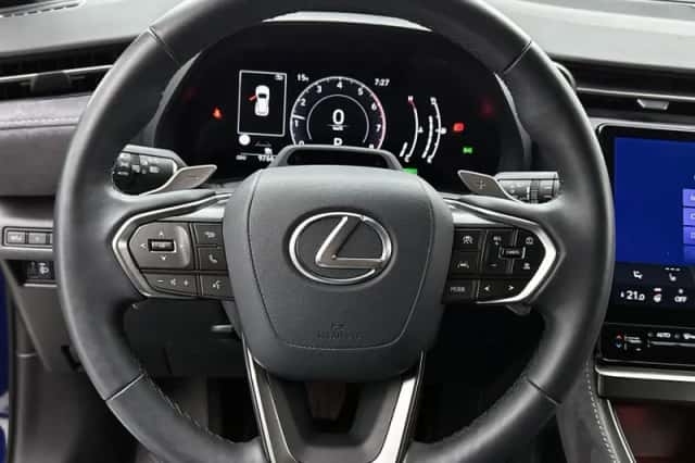 Lexus LBX (2024) thumbnail 17