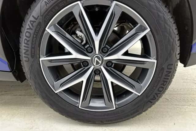 Lexus LBX (2024) thumbnail 23