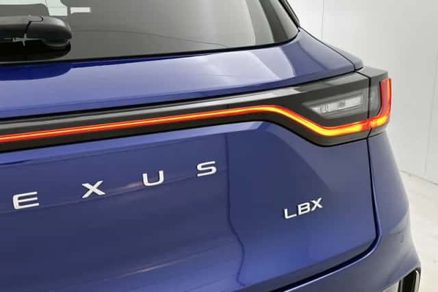 Lexus LBX (2024) thumbnail 30