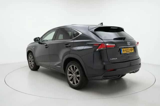 Lexus NX (2017) thumbnail 2