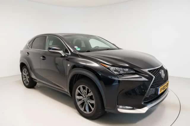 Lexus NX (2017) thumbnail 3