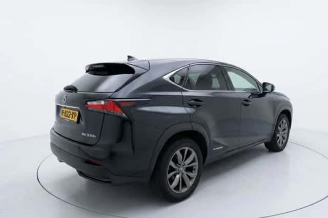 Lexus NX (2017) thumbnail 4