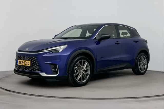 Lexus LBX (2024) thumbnail 1