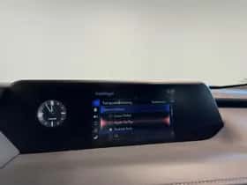 Lexus UX (2022) thumbnail 12