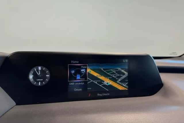 Lexus UX (2022) thumbnail 14