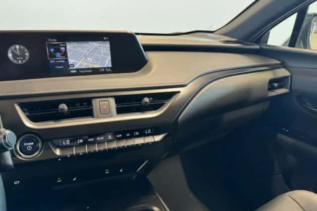 Lexus UX (2022) thumbnail 15