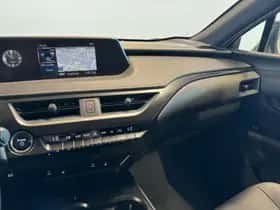 Lexus UX (2022) thumbnail 15
