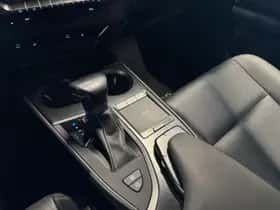 Lexus UX (2022) thumbnail 18