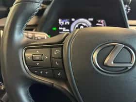 Lexus UX (2022) thumbnail 19