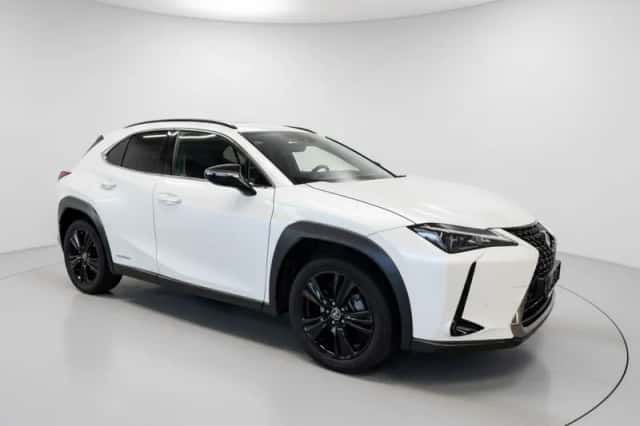 Lexus UX (2022) thumbnail 3