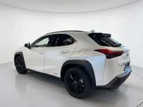 Lexus UX (2022) thumbnail 4