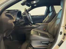 Lexus UX (2022) thumbnail 6