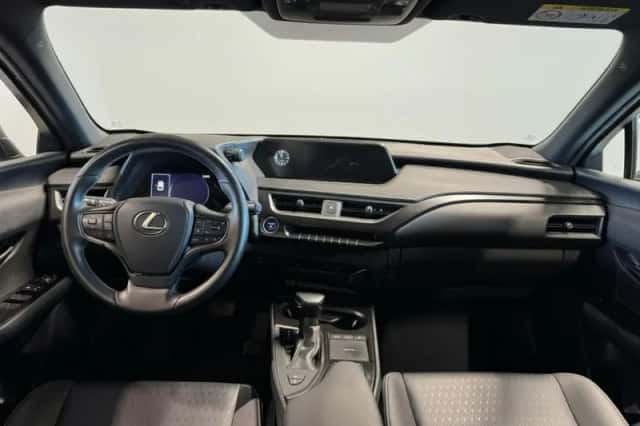 Lexus UX (2022) thumbnail 10