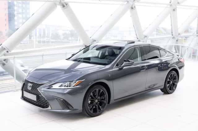 Lexus ES (2023)