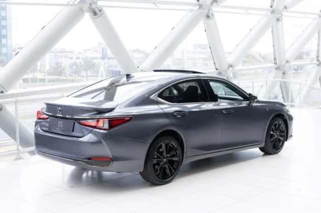 Lexus ES (2023) thumbnail 2