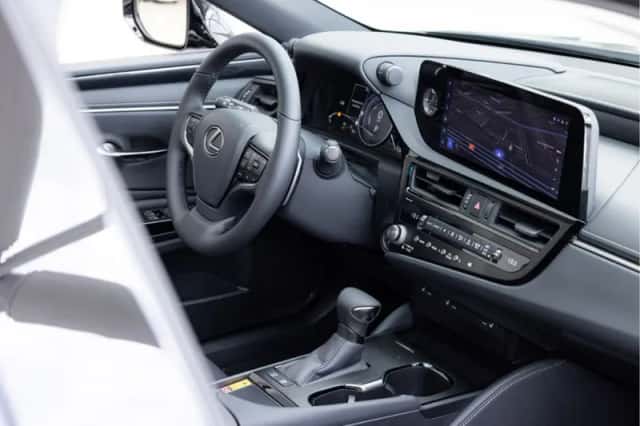 Lexus ES (2023) thumbnail 11