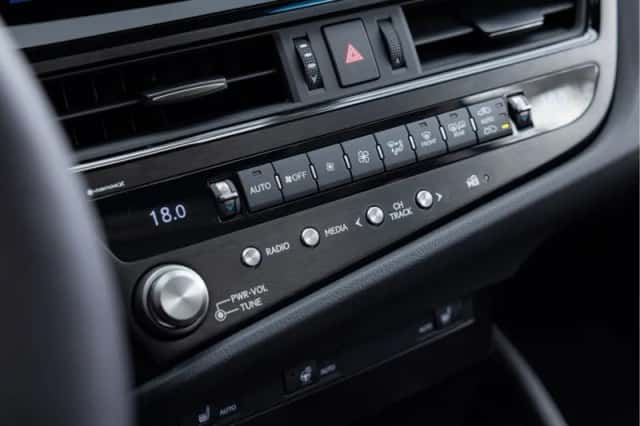 Lexus ES (2023) thumbnail 15