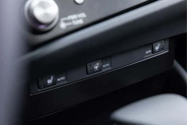 Lexus ES (2023) thumbnail 16
