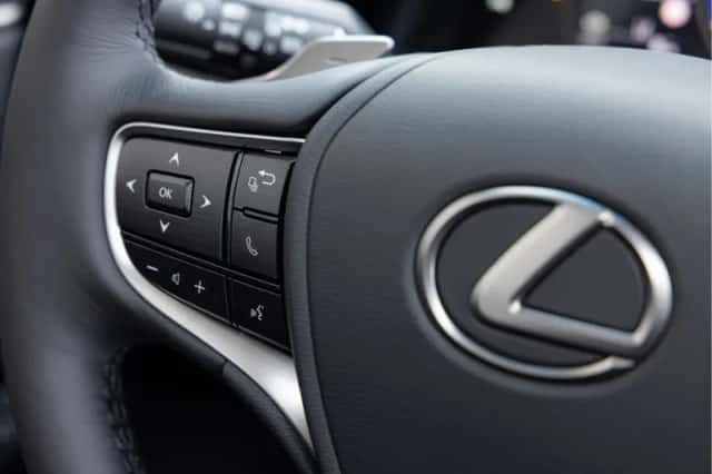 Lexus ES (2023) thumbnail 23