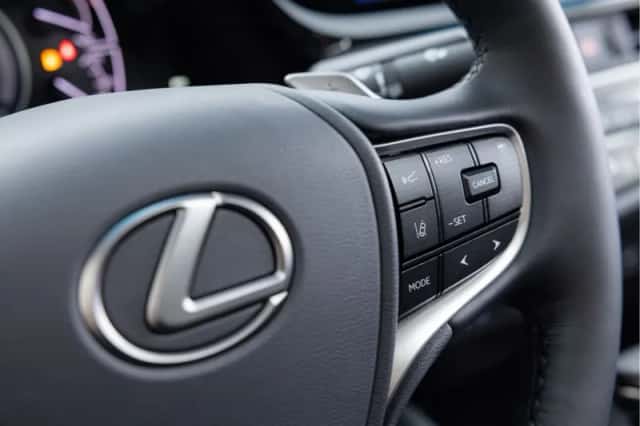 Lexus ES (2023) thumbnail 25