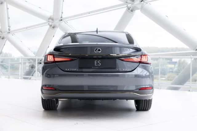 Lexus ES (2023) thumbnail 31