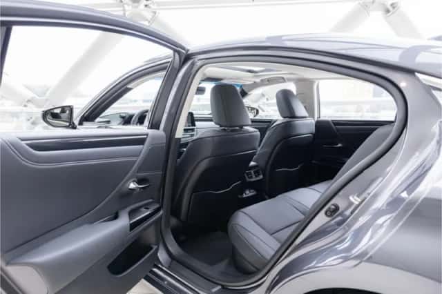 Lexus ES (2023) thumbnail 6