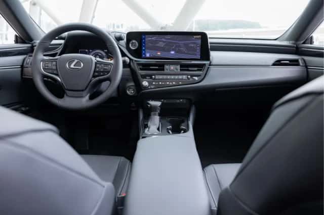Lexus ES (2023) thumbnail 10