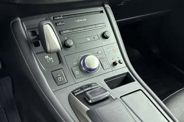Lexus CT (2016) thumbnail 11