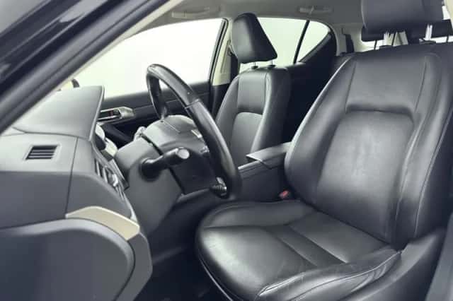 Lexus CT (2016) thumbnail 16