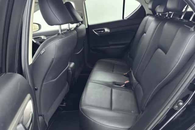 Lexus CT (2016) thumbnail 17