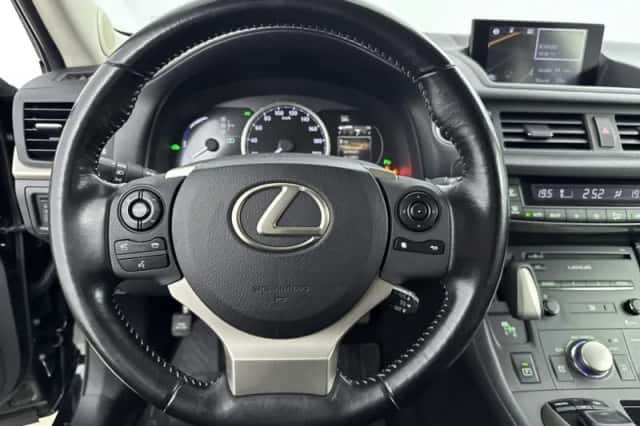Lexus CT (2016) thumbnail 18
