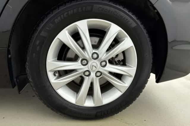 Lexus CT (2016) thumbnail 23