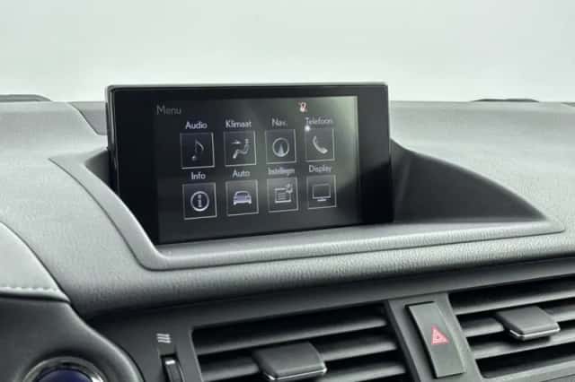 Lexus CT (2016) thumbnail 25