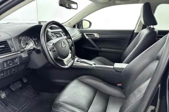Lexus CT (2016) thumbnail 27