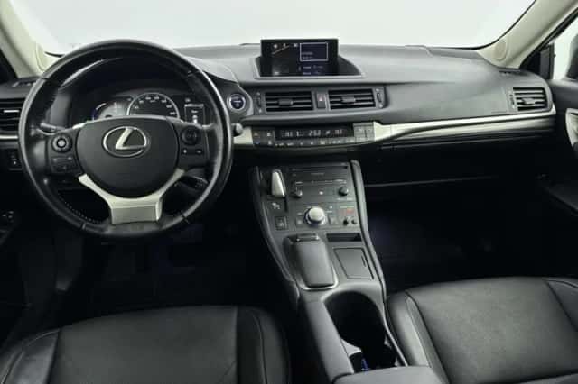Lexus CT (2016) thumbnail 4
