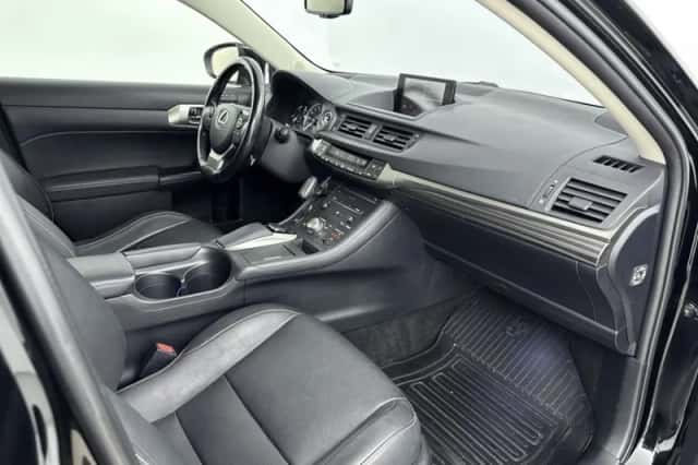 Lexus CT (2016) thumbnail 6