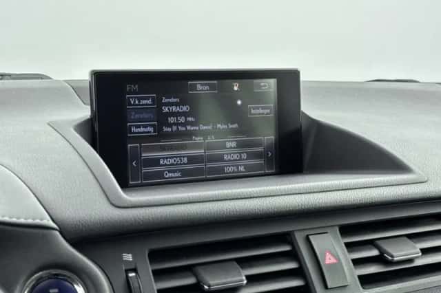 Lexus CT (2016) thumbnail 7